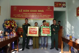 Trung đoàn Thông tin 29 bàn giao 2 căn nhà trong “Chiến dịch Quang Trung”