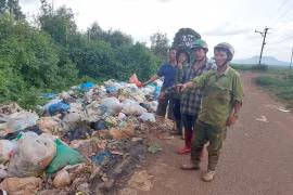 Người dân bức xúc vì bãi rác tự phát gây ô nhiễm môi trường