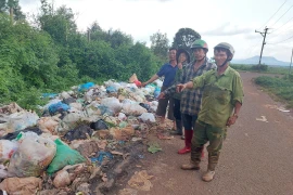 Người dân bức xúc vì bãi rác tự phát gây ô nhiễm môi trường