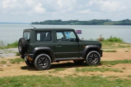 Suzuki Jimny-xe cho giới trẻ yêu xê dịch, giá chưa tới 800 triệu đồng