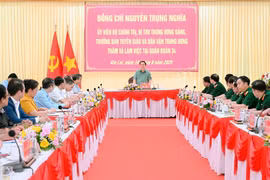 Trưởng ban Tuyên giáo và Dân vận Trung ương Nguyễn Trọng Nghĩa làm việc với Quân đoàn 34