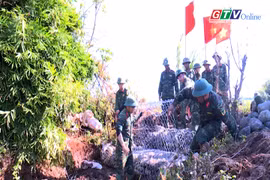 Bộ đội dẫn nước tưới mát ruộng đồng