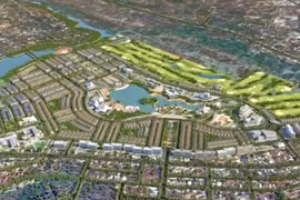 Ông Đặng Toàn Thắng-Chủ tịch UBND phường Pleiku (thứ 2 từ phải sang) giới thiệu về dự án Khu đô thị CK54