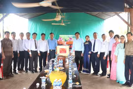 Đoàn lãnh đạo cấp cao tỉnh Gia Lai thăm, tặng quà Đội K52 