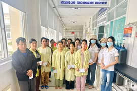 Trung tâm Tiếng Trung AOEC trao 324 suất quà cho bệnh nhân và trẻ em 