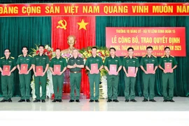 Binh đoàn 15 phong, thăng quân hàm cho 55 sĩ quan 