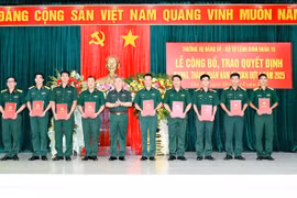 Binh đoàn 15 phong, thăng quân hàm cho 55 sĩ quan 