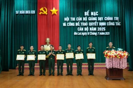 Sư đoàn 320 trao giải hội thi cán bộ giảng dạy chính trị 