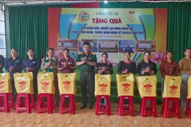 Công ty 74 tặng gần 5.000 suất quà cho công nhân, người lao động