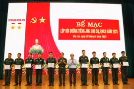 50 học viên Sư đoàn 320 hoàn thành chương trình học tiếng Jrai