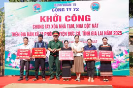 Công ty 72 hỗ trợ kinh phí xóa 26 nhà tạm, nhà dột nát