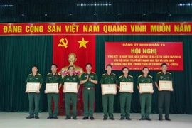 Binh đoàn 15 tặng bằng khen cho 20 tập thể, cá nhân tiêu biểu trong học và làm theo Bác