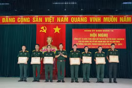 Binh đoàn 15 tặng bằng khen cho 20 tập thể, cá nhân tiêu biểu trong học và làm theo Bác