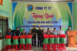 Công ty 72 tặng hơn 1.400 suất quà cho công nhân, người lao động