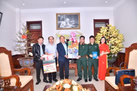 Quân đoàn 34 chúc Tết Tỉnh ủy, UBND tỉnh Gia Lai
