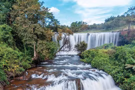 Thác Mơ mùa nước đổ