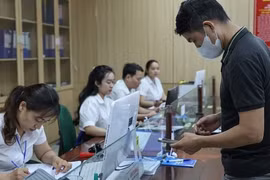 Giữ nguyên lương, phụ cấp 6 tháng cho cán bộ sau sắp xếp