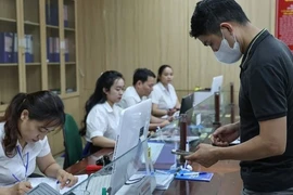 Giữ nguyên lương, phụ cấp 6 tháng cho cán bộ sau sắp xếp