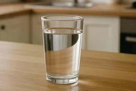 Uống ít nước có gây rụng tóc?