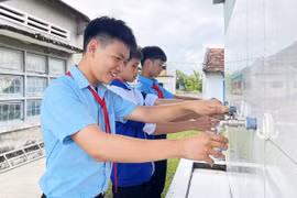 “Tiếp sức” trường học vùng khó