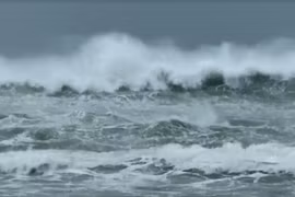 Biển Đông sắp đón áp thấp nhiệt đới trái mùa