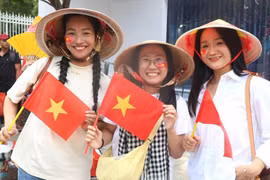 Thêm 4 ngày nghỉ liên tiếp, nhiều người hào hứng lại đi xem diễu binh, diễu hành