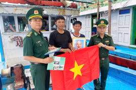 Quyết liệt xử lý nạn xung điện, xiếc máy trên đầm Đề Gi