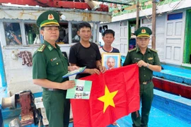 Quyết liệt xử lý nạn xung điện, xiếc máy trên đầm Đề Gi