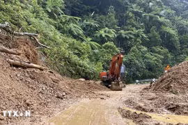 Thông xe một làn đường Hồ Chí Minh nhánh Tây qua thành phố Huế