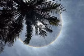 Hào quang mặt trời xuất hiện giữa trưa ở Phú Yên, Khánh Hòa