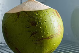 Bác sĩ chỉ cách bảo quản nước dừa trong thời tiết nắng nóng, lưu ý khi dùng