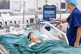 Uống nhầm thuốc diệt chuột treo trong nhà vệ sinh, bé gái 10 tuổi nguy kịch