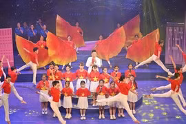 Ca- nhạc sĩ Lê Anh Tuấn trở thành 'Kỷ lục gia Việt Nam'