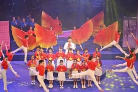 Ca- nhạc sĩ Lê Anh Tuấn trở thành 'Kỷ lục gia Việt Nam'