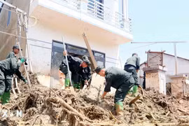 Gần 500 cán bộ, chiến sỹ hỗ trợ người dân Chiềng Sơ khắc phục hậu quả thiên tai