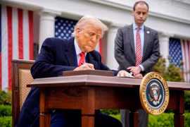 Thế giới phản ứng tích cực sau khi Tổng thống Trump quyết định hoãn áp thuế