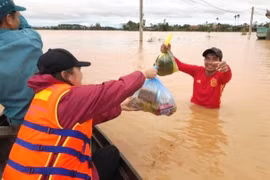 Cứu trợ bằng cả tình yêu thương