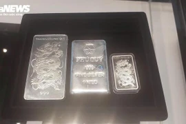 Bạc bất ngờ tăng giá, 'cháy hàng': Người dân kéo đi mua, chuyên gia cảnh báo gấp