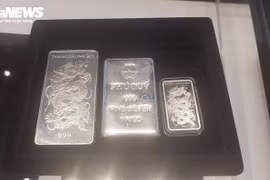 Bạc bất ngờ tăng giá, 'cháy hàng': Người dân kéo đi mua, chuyên gia cảnh báo gấp