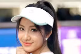 Cận nhan sắc Hoa hậu Hà Trúc Linh trên sân giải Vô địch Pickleball Việt Nam 2025