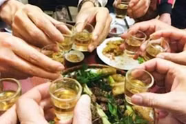 8 du khách bị ngộ độc do uống rượu sơ ri khi đi du lịch tại tỉnh Ninh Thuận