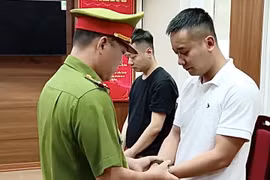 Quang Linh Vlogs và Hằng Du Mục 'đánh cược' niềm tin công chúng để trục lợi