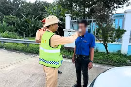 Có nồng độ cồn kịch khung, tài xế vẫn điều khiển xe chở 45 khách trên cao tốc