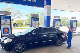 Từ 15 giờ ngày 10-7, giá xăng RON95-III sát mốc 20.100 đồng/lít