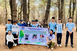 Những giáo viên không chỉ dạy học…