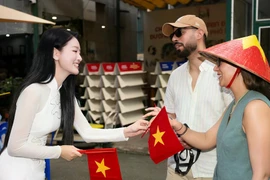 Việt Nam đang áp dụng chính sách thị thực đặc thù gì cho du khách quốc tế?