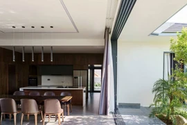 Căn nhà ngoại ô 'xoá nhoà' khoảng cách 3 thế hệ