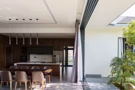 Căn nhà ngoại ô 'xoá nhoà' khoảng cách 3 thế hệ