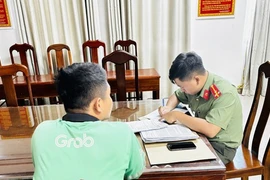 Tài xế Grab trả lại hơn 1,7 tỉ đồng tiền chuyển nhầm