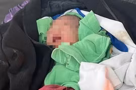 Bé gái sơ sinh còn nguyên dây rốn bị bỏ rơi tại điếm canh đê